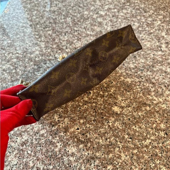 - Vintage LOUIS VUITTON Monogram Pouche Toilette 26 Clutch Bag converted - Picture 5 of 17